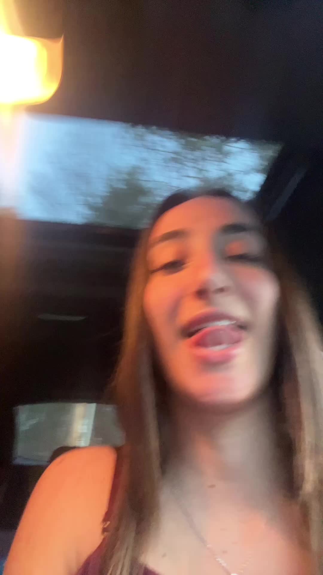 @carly_contini