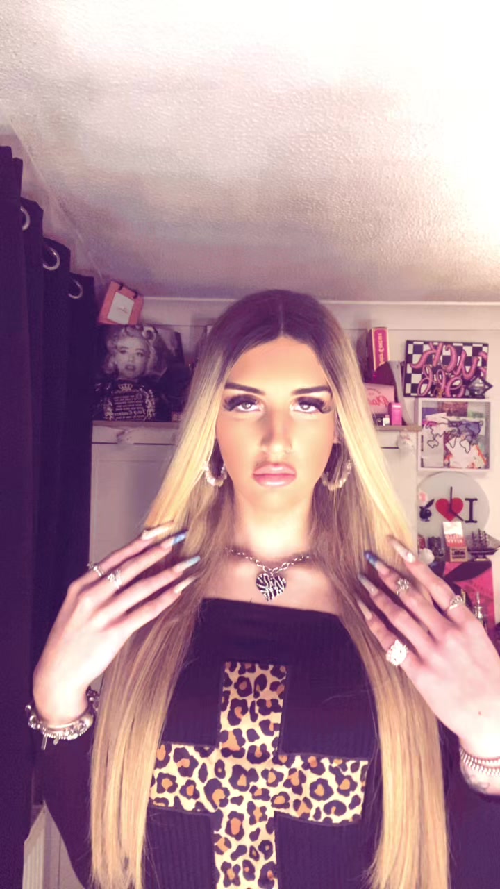 @Izzie🎀x