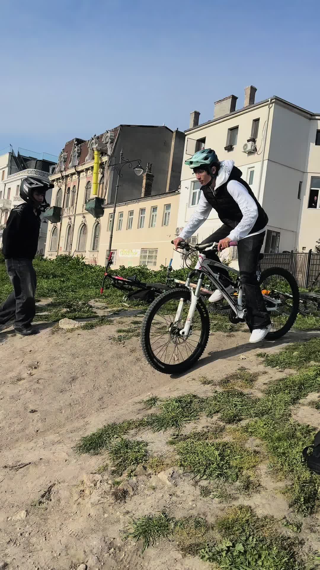 @Spacer Limbuță