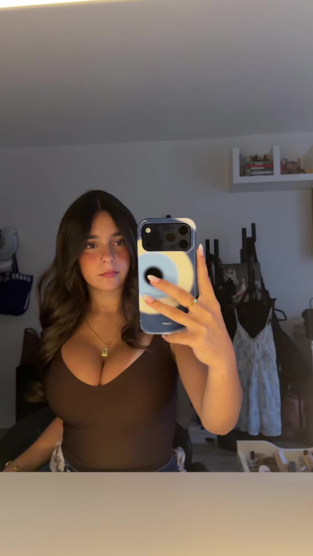 @whoevenisellashay