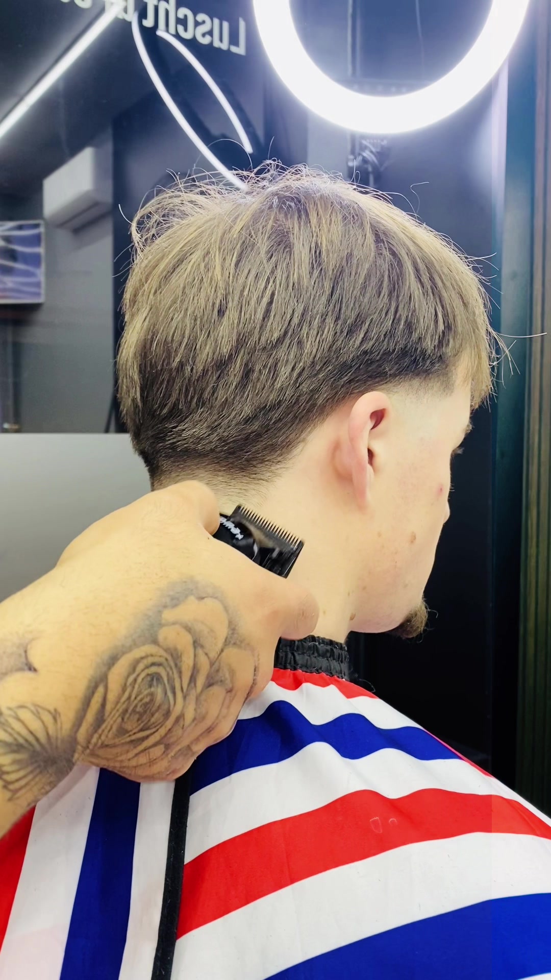 @Oscaro Friseur