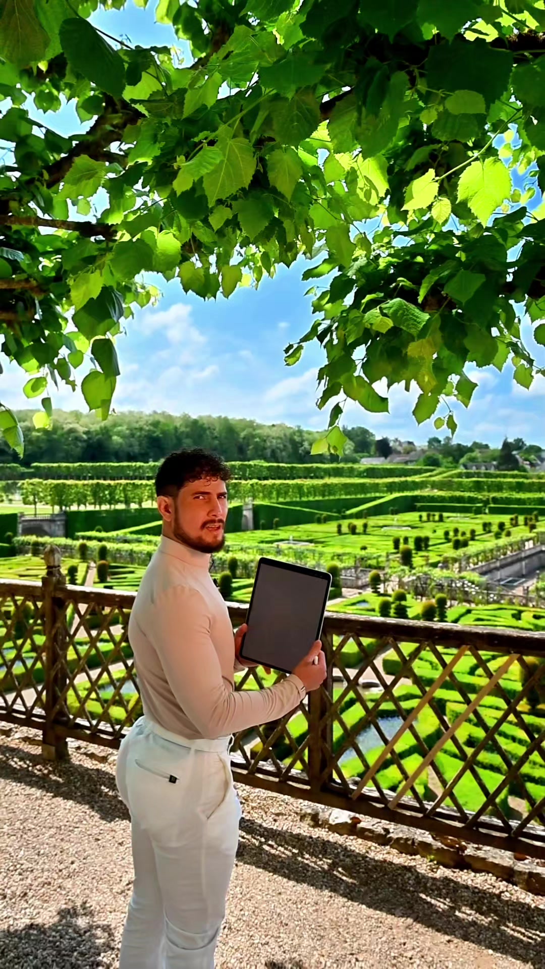 @R.octavoc.r 🗿