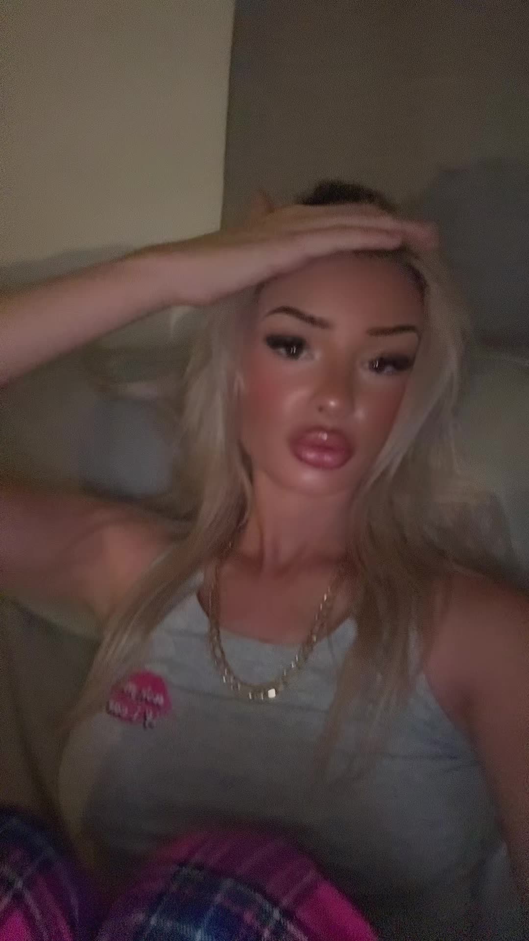 @Elliequigley