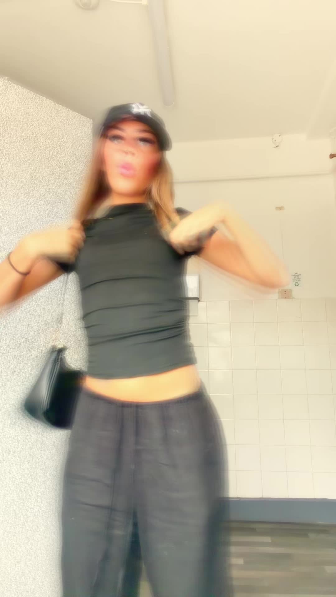 @lilylamptey
