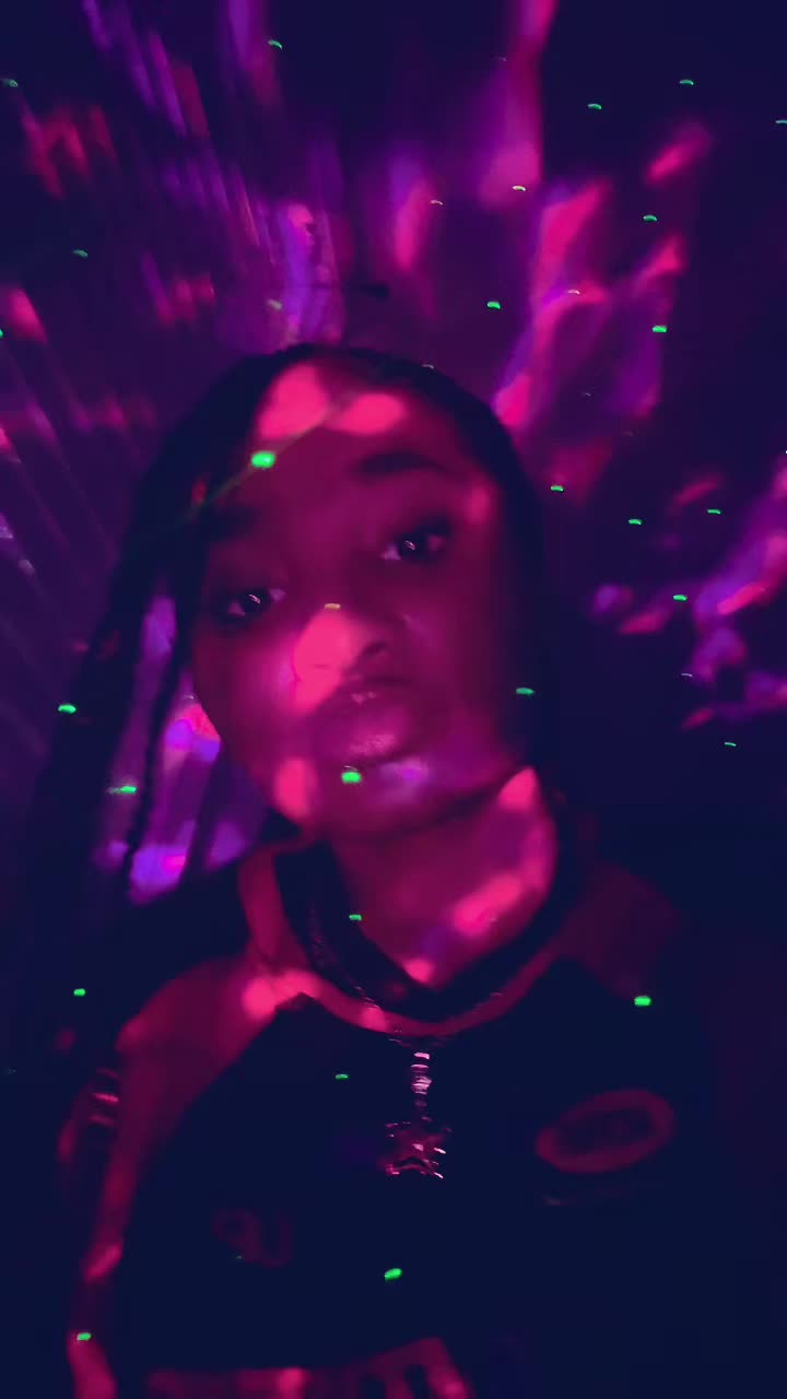 @whatsanizzy