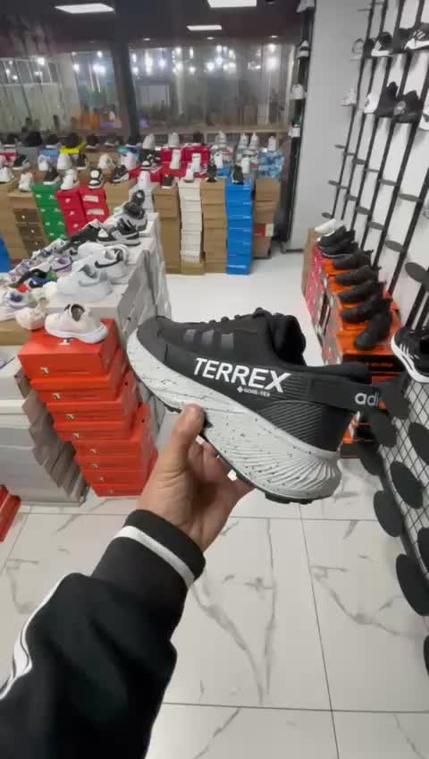 @Umt Shoes Van