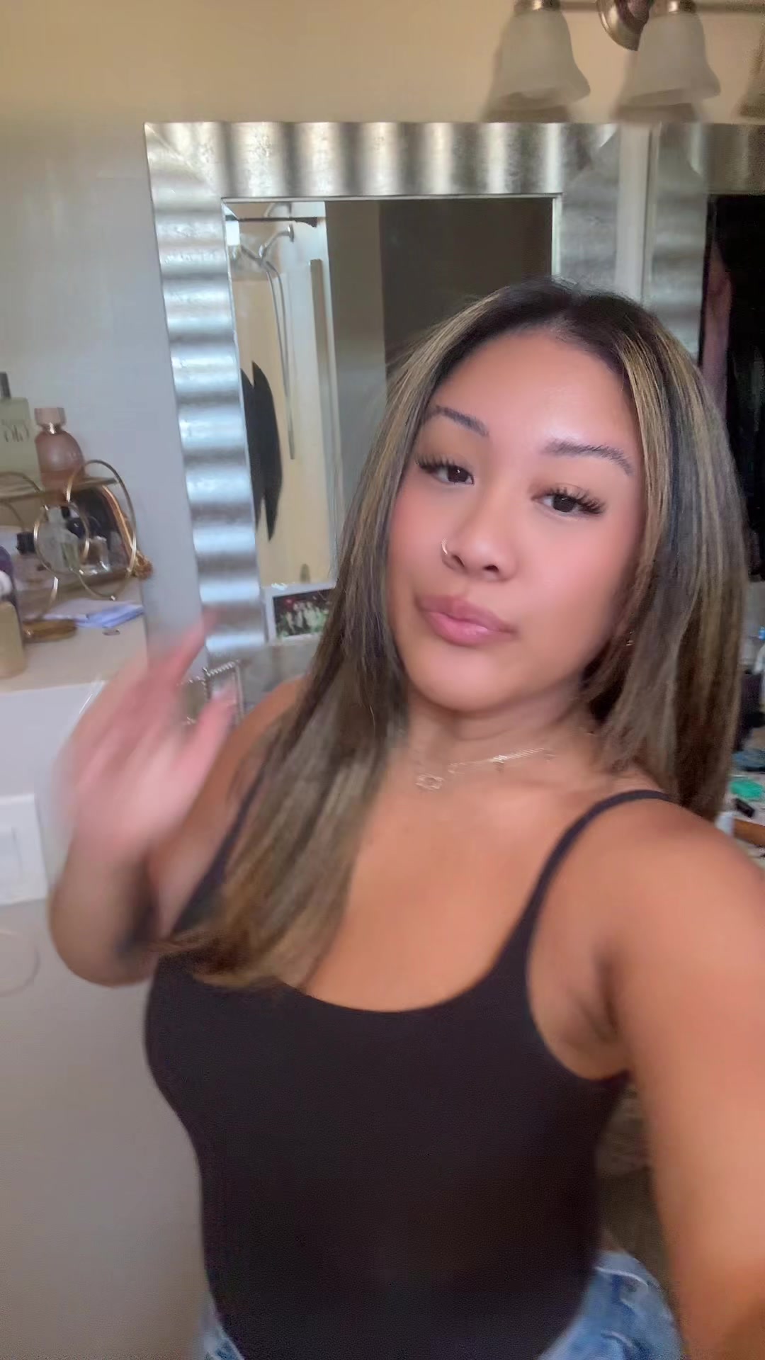 @yzabella