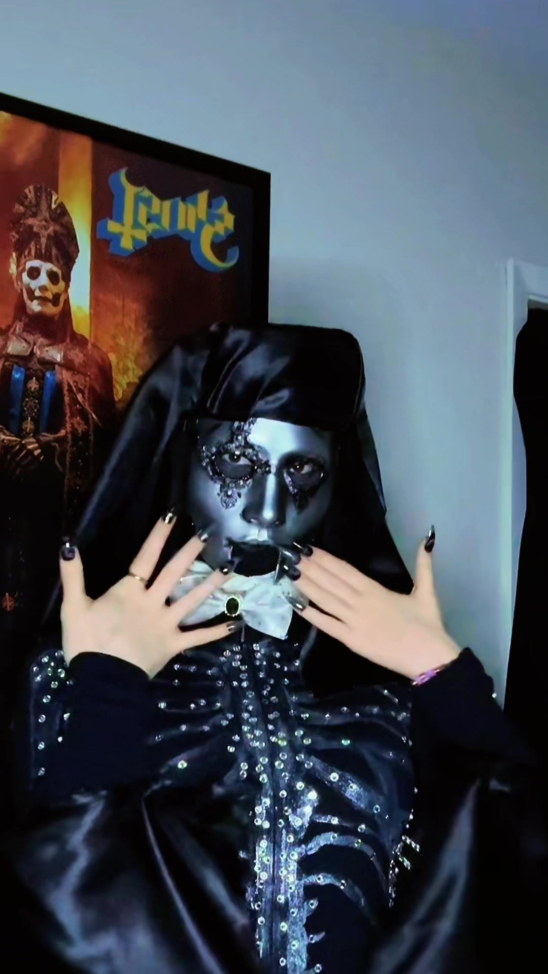 @𝓐𝓶𝓸𝓻𝓲 🦇💜