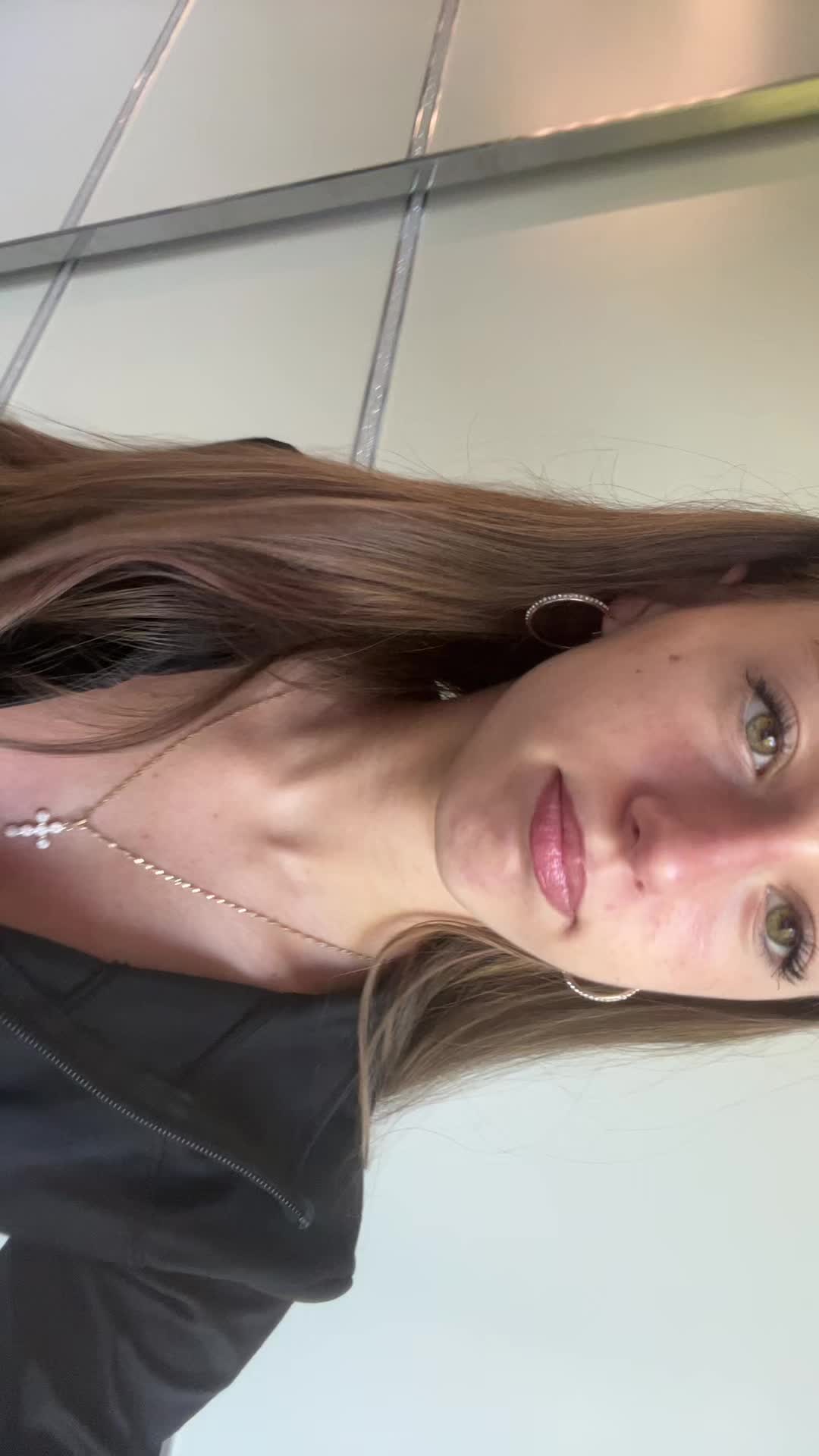@Laraaa