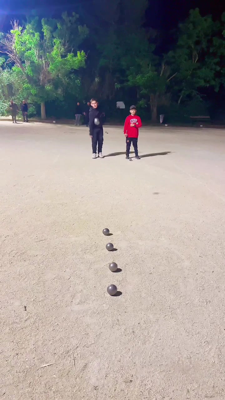 @Loni petanque