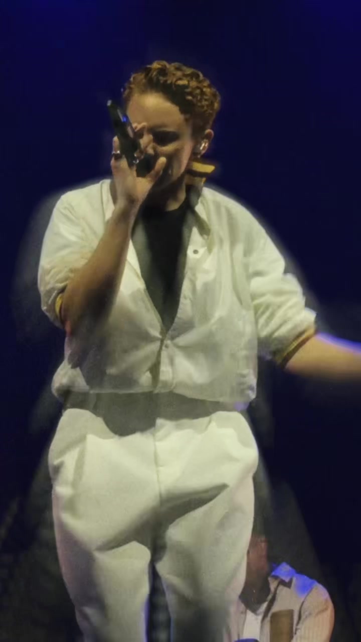 @La Roux