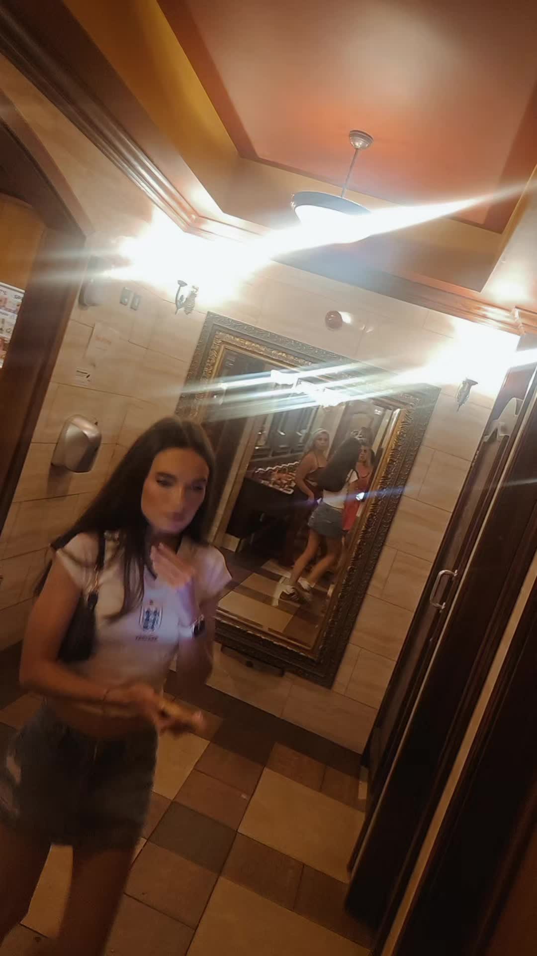 @beckiieee Alexis