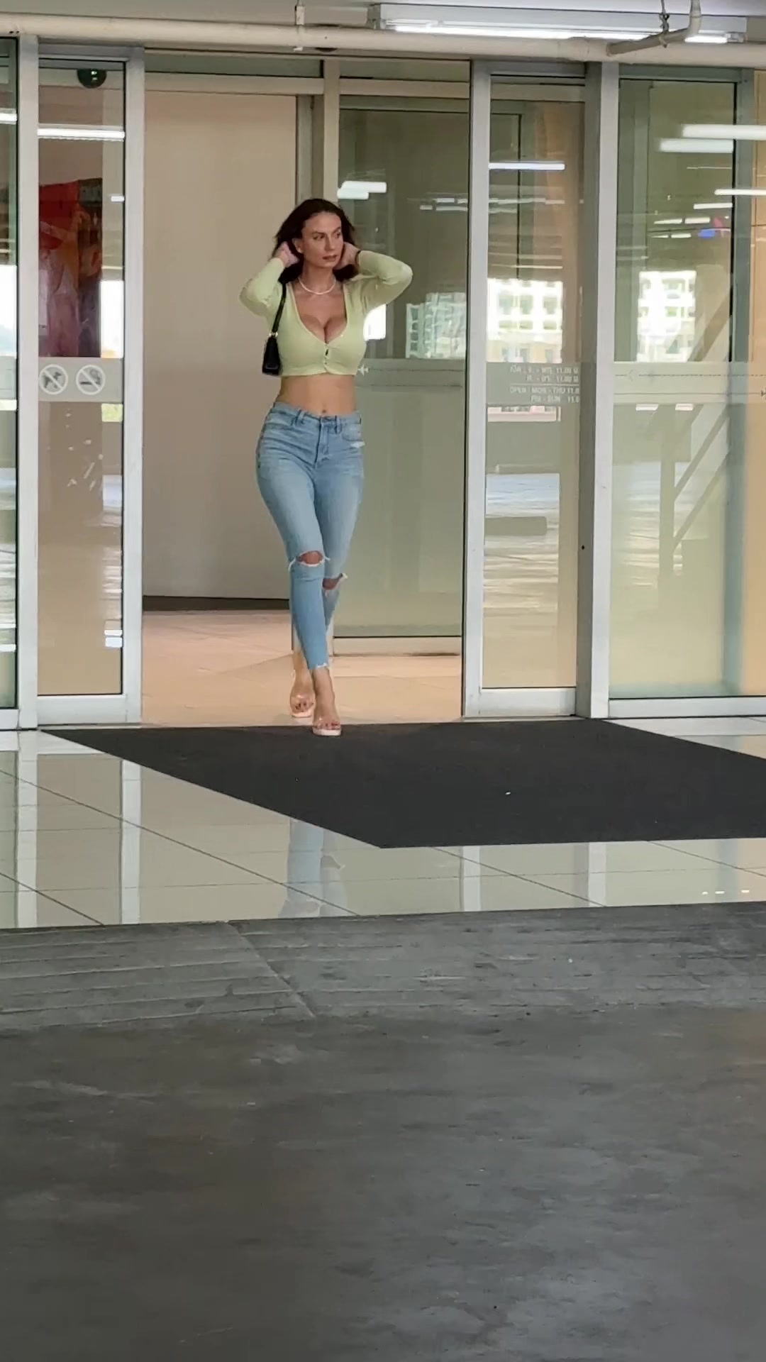 @purlejuliadistractor
