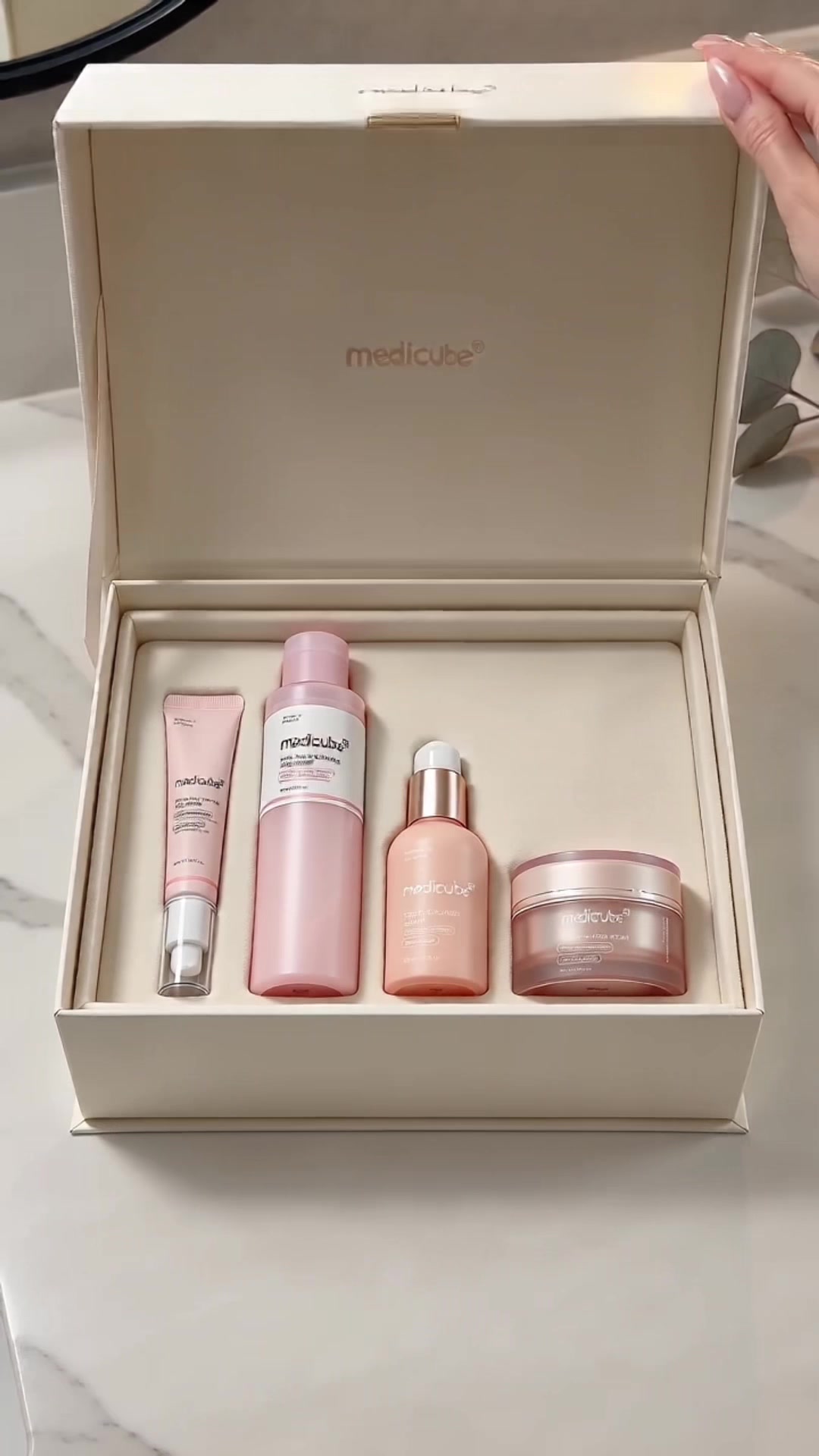 @UK Beauty Finds Mia