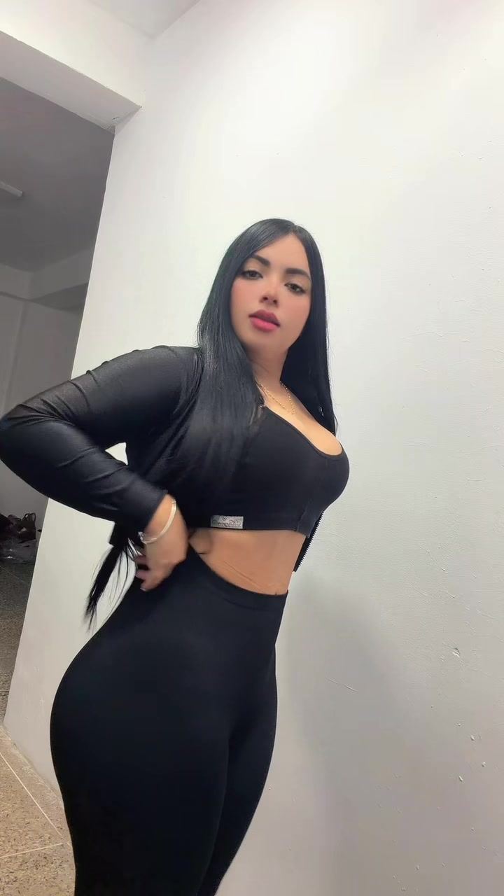@👑𝓔𝓶𝓮𝓵𝔂 𝓡𝓮𝔂𝓮𝓼💋