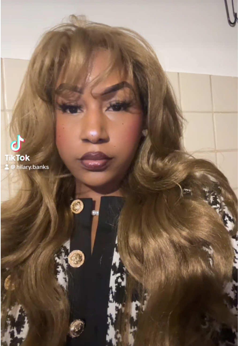 @I_hilarybanks