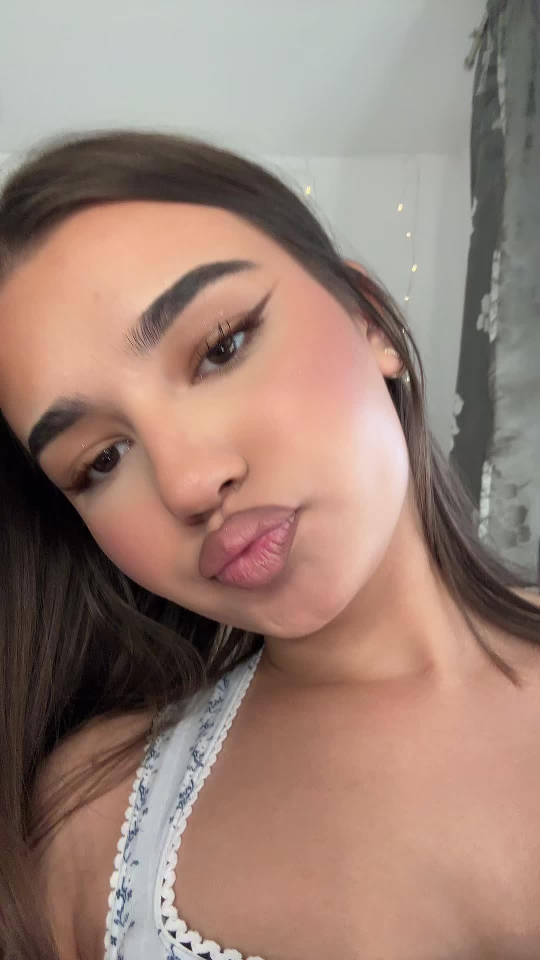 @adelinavrm