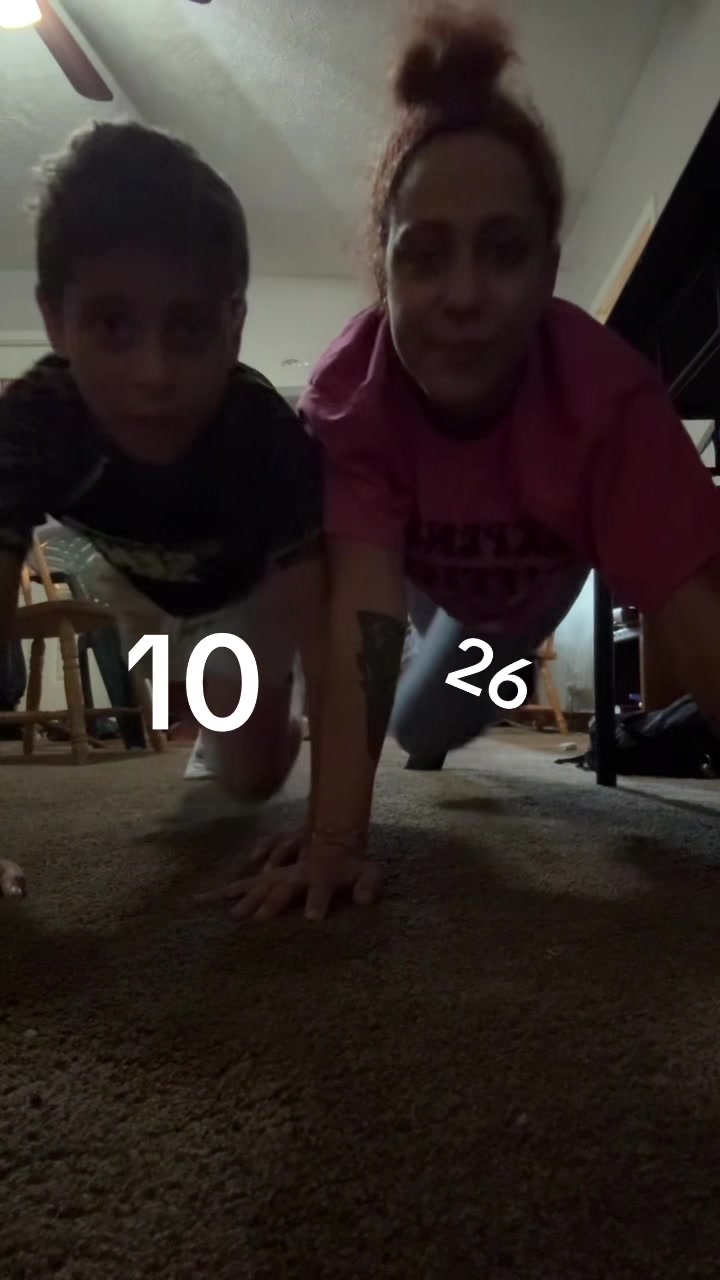 @hollimariee24
