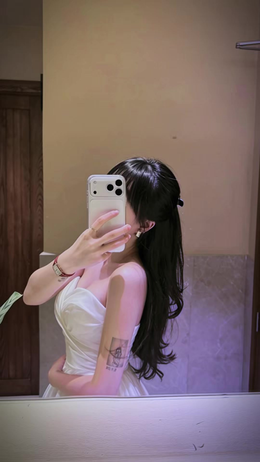 @Như &Yacute; Hương