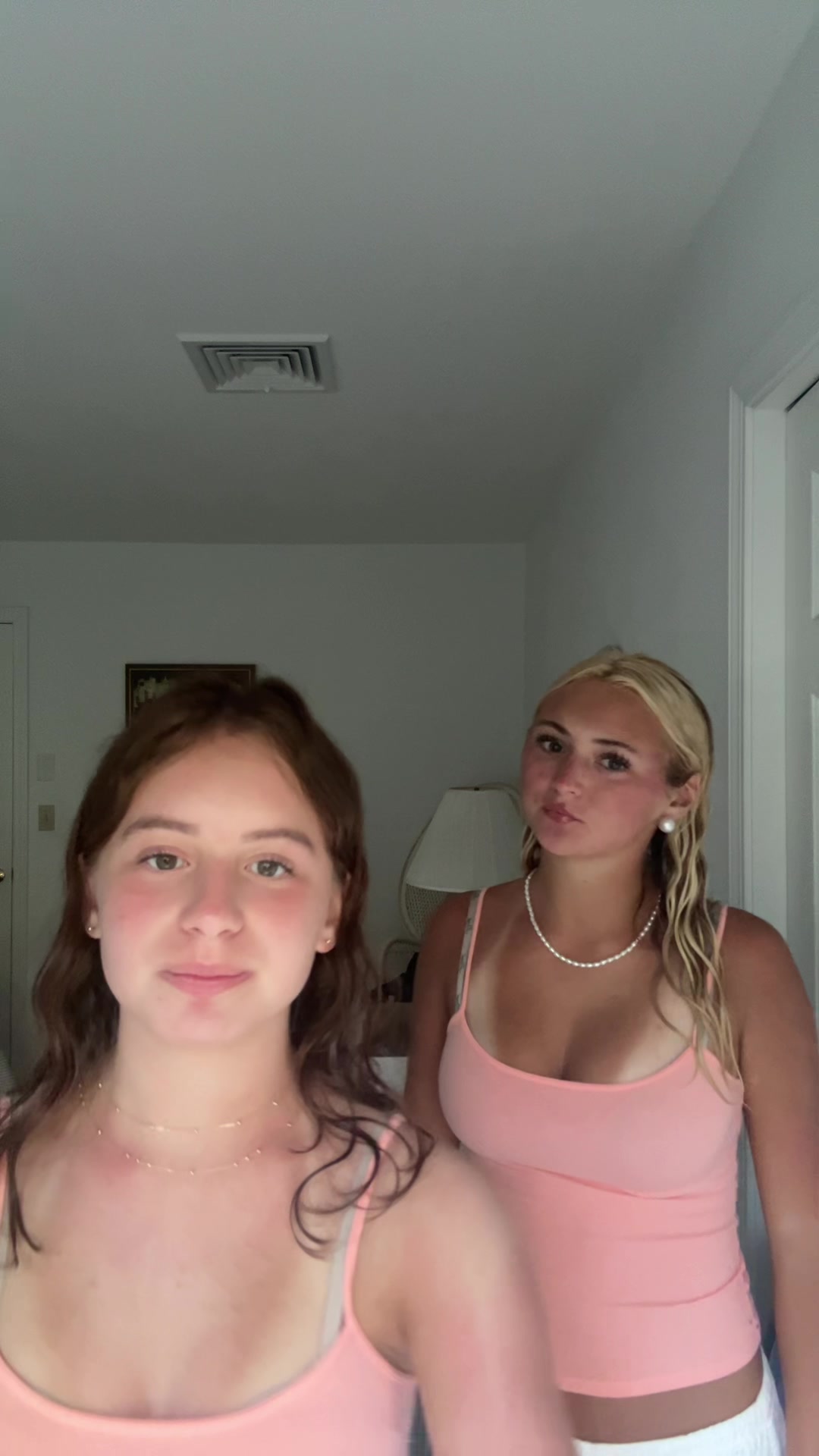 @Bella
