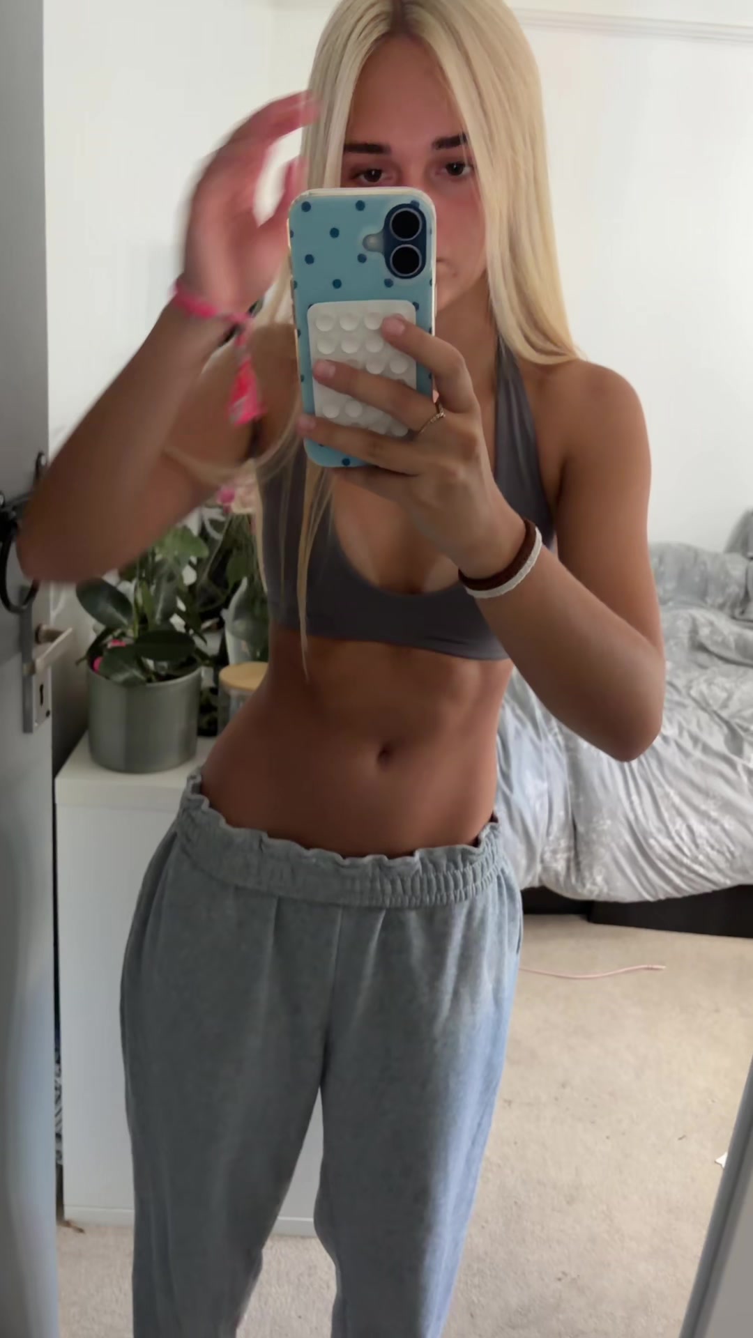 @itsskyyeeeee