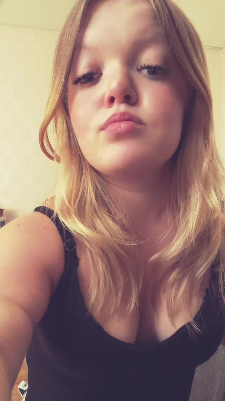 @𝐸𝑚𝑖&hearts;︎