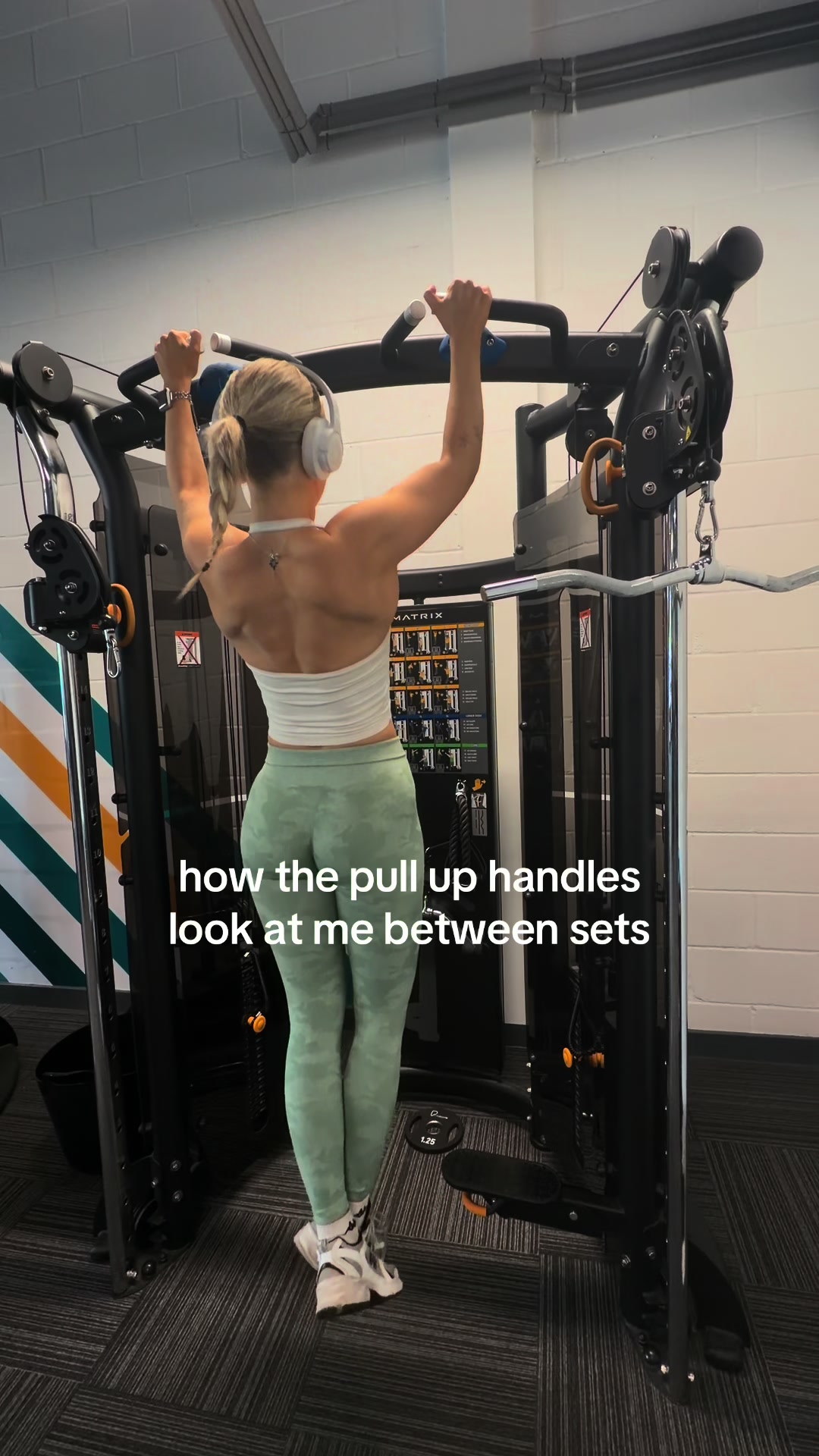 @elliearundell_