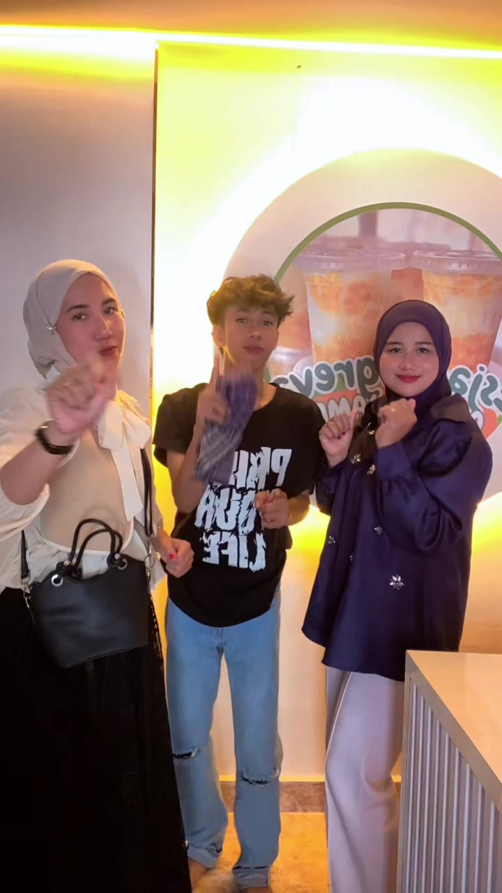 @Riyani shoop