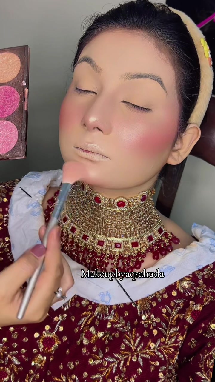 @Makeupbyaqsahuda