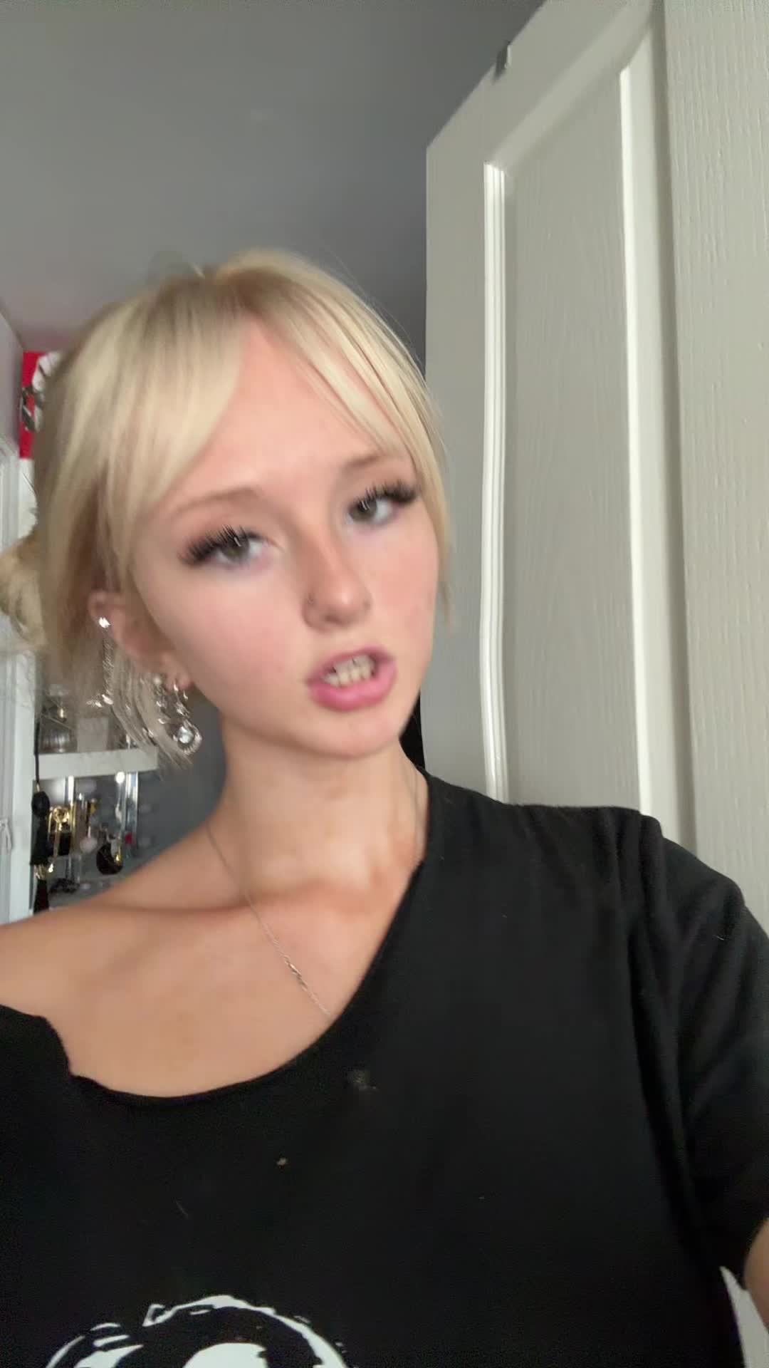 @️