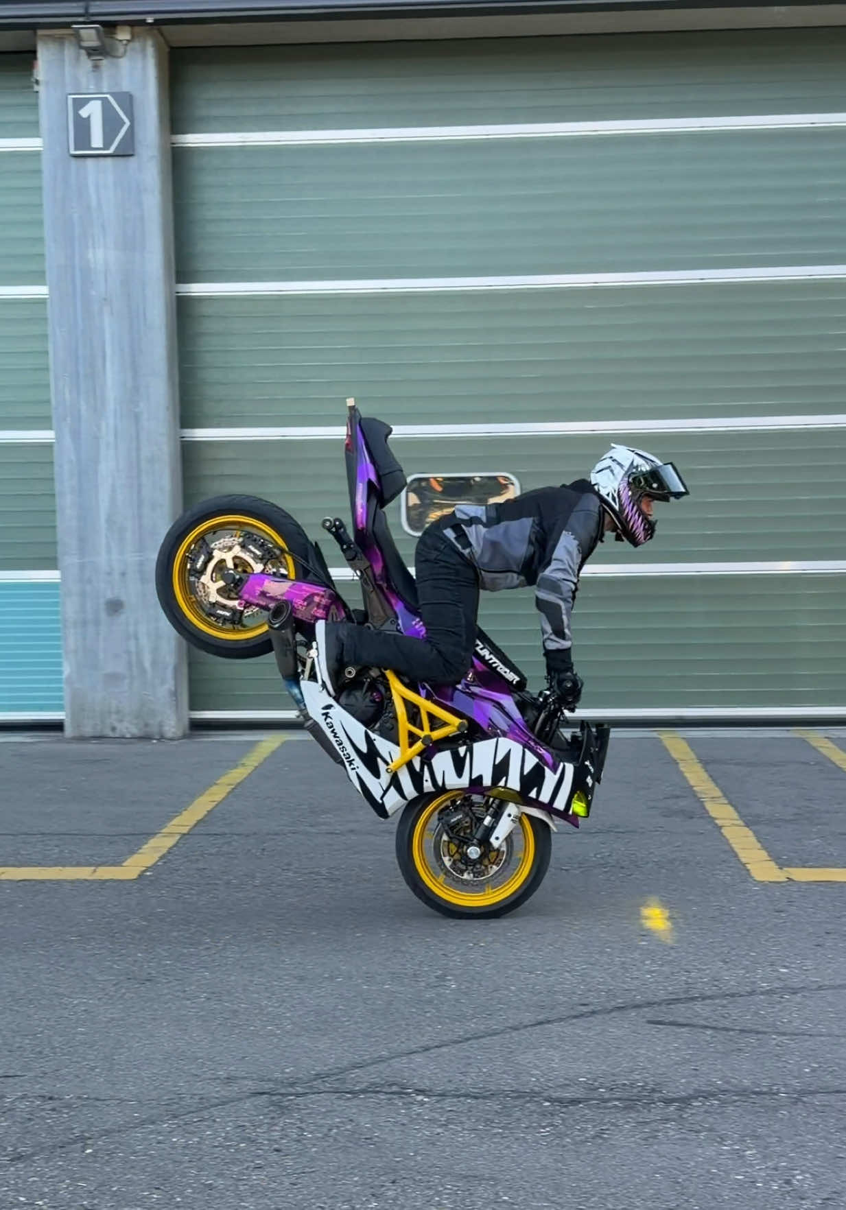 @Michi_stuntrider