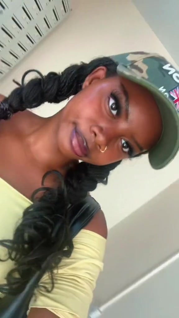 @🧝🏿♀️