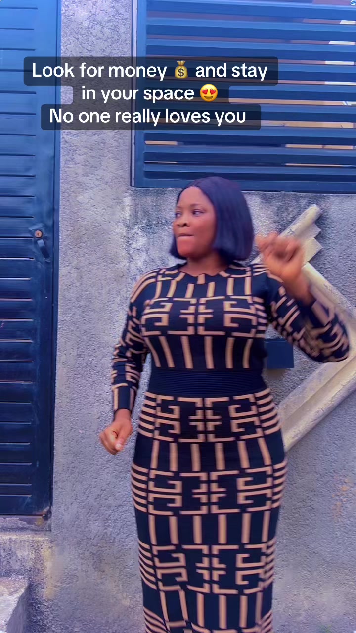 @AyoolaGold1