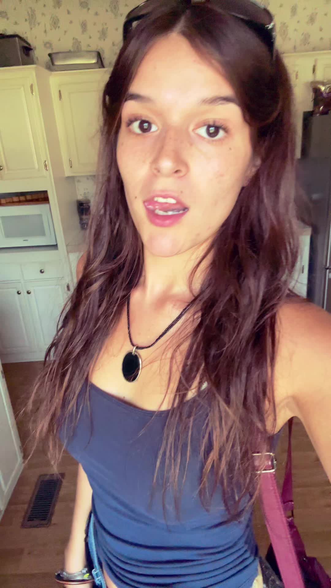@aliviathompson