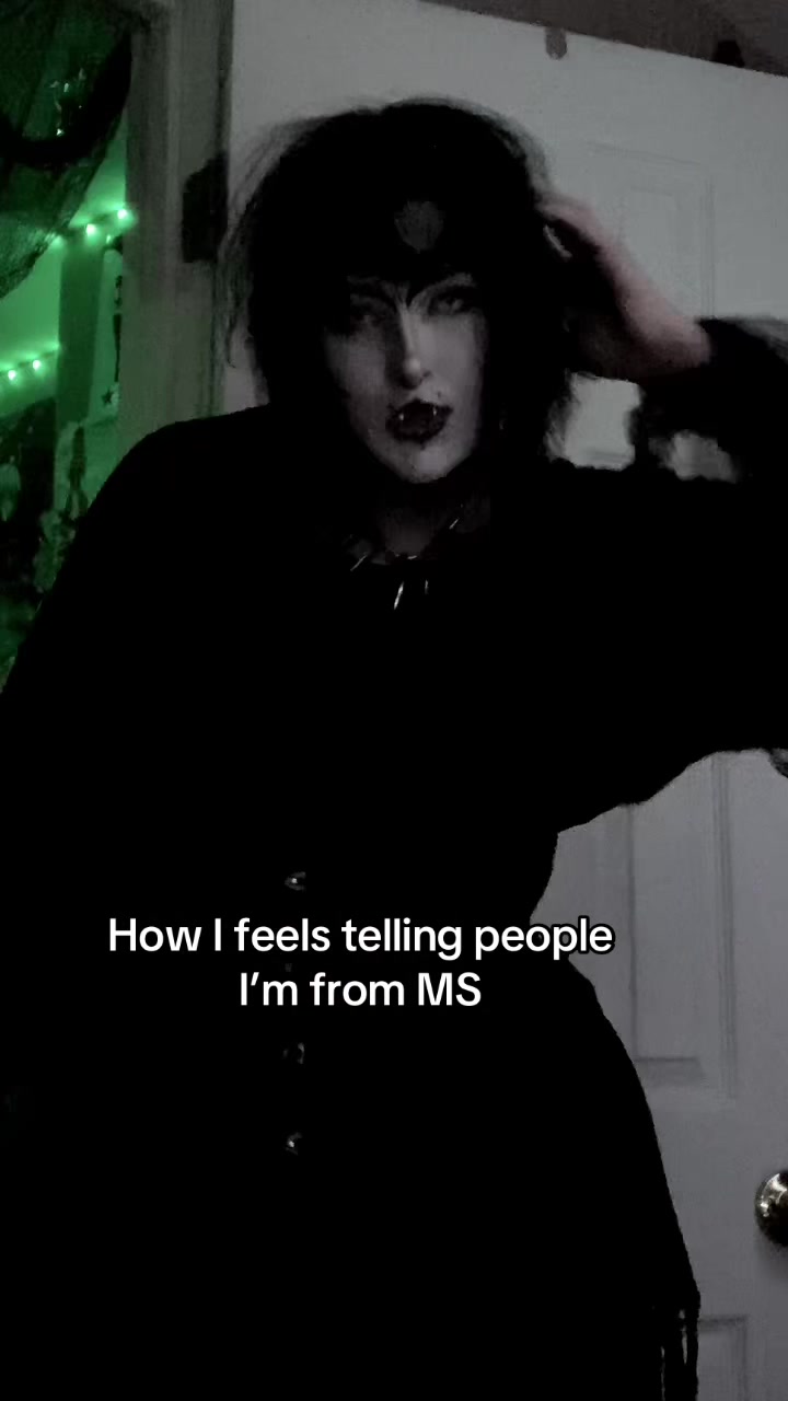 @𝑹𝒐𝒔𝒆 ⛧🦇