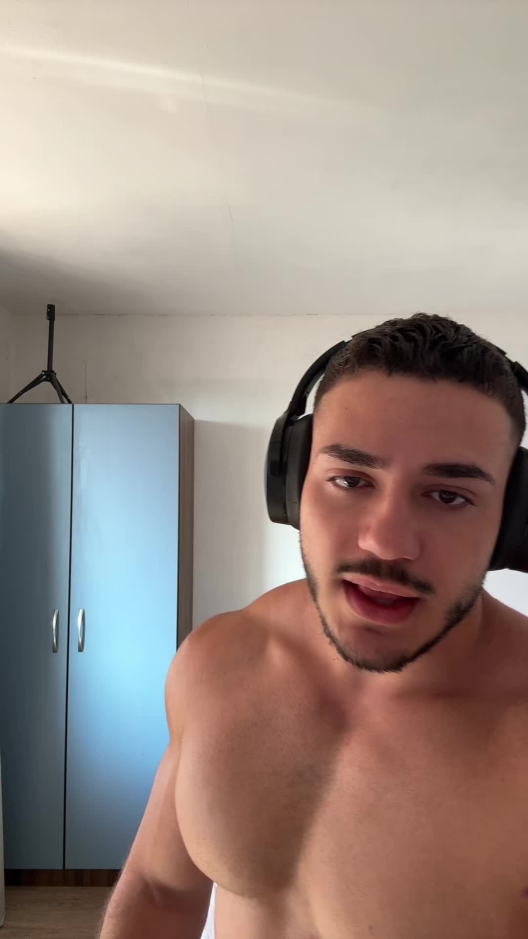 @vik3vik2