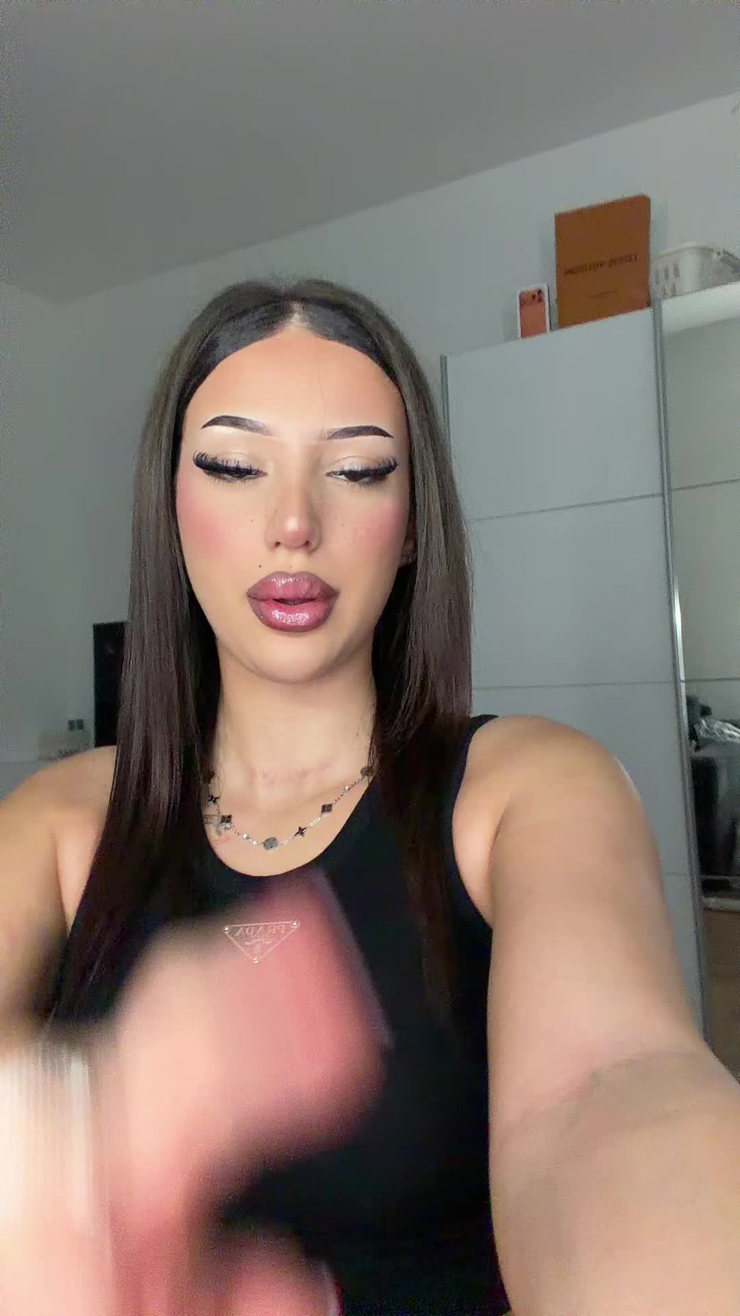 @chadia.mora