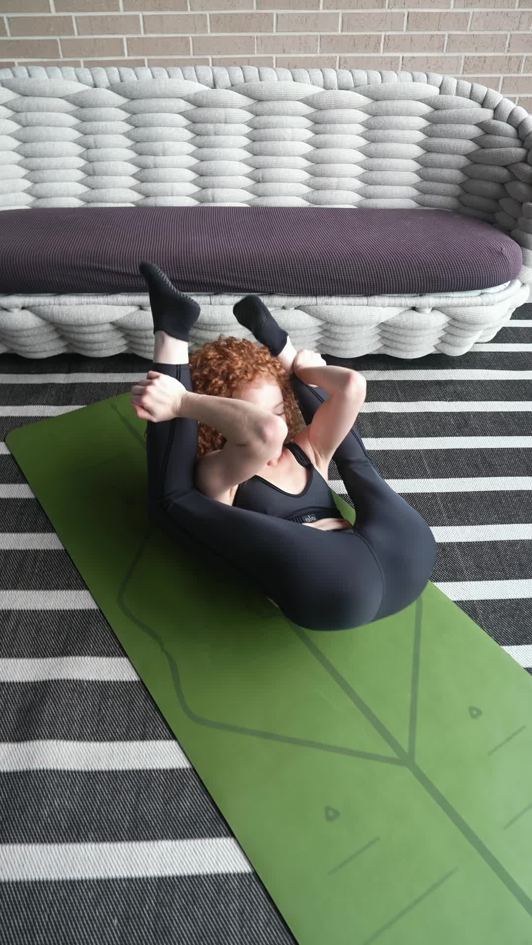 @lilredyoga
