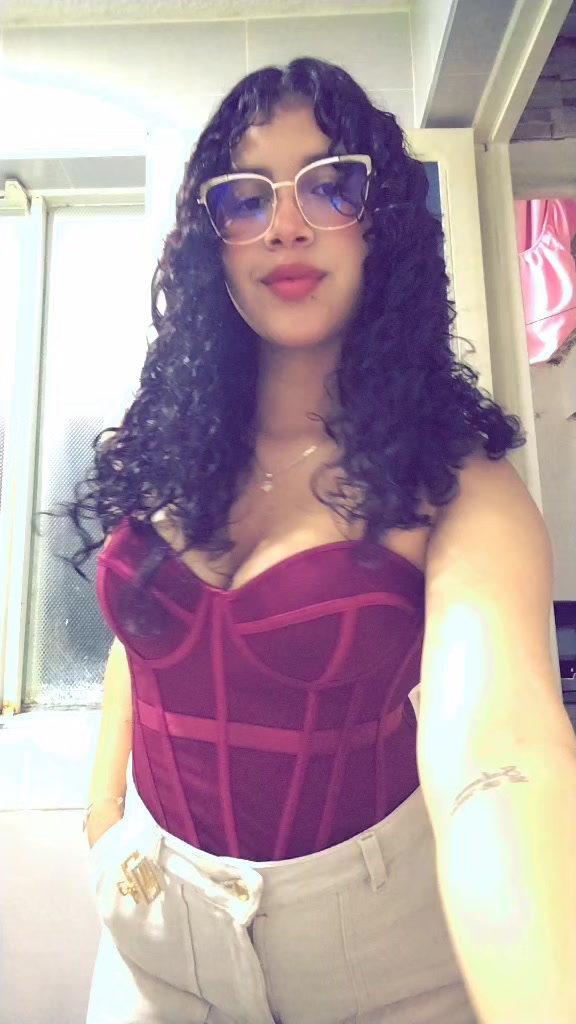 @Mónica🖤.