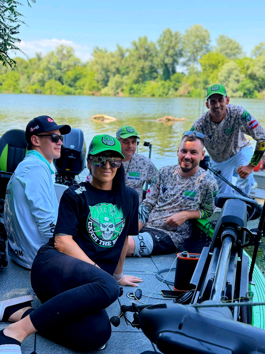 @Erika_fishing💚🖤