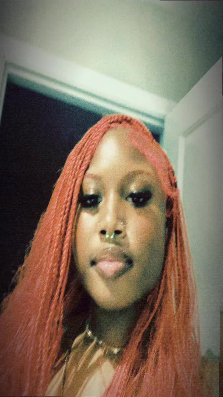 @🧖🏾♀️
