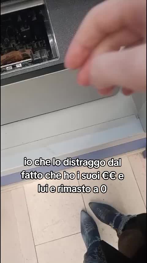 @la_dea_locaa_etornata