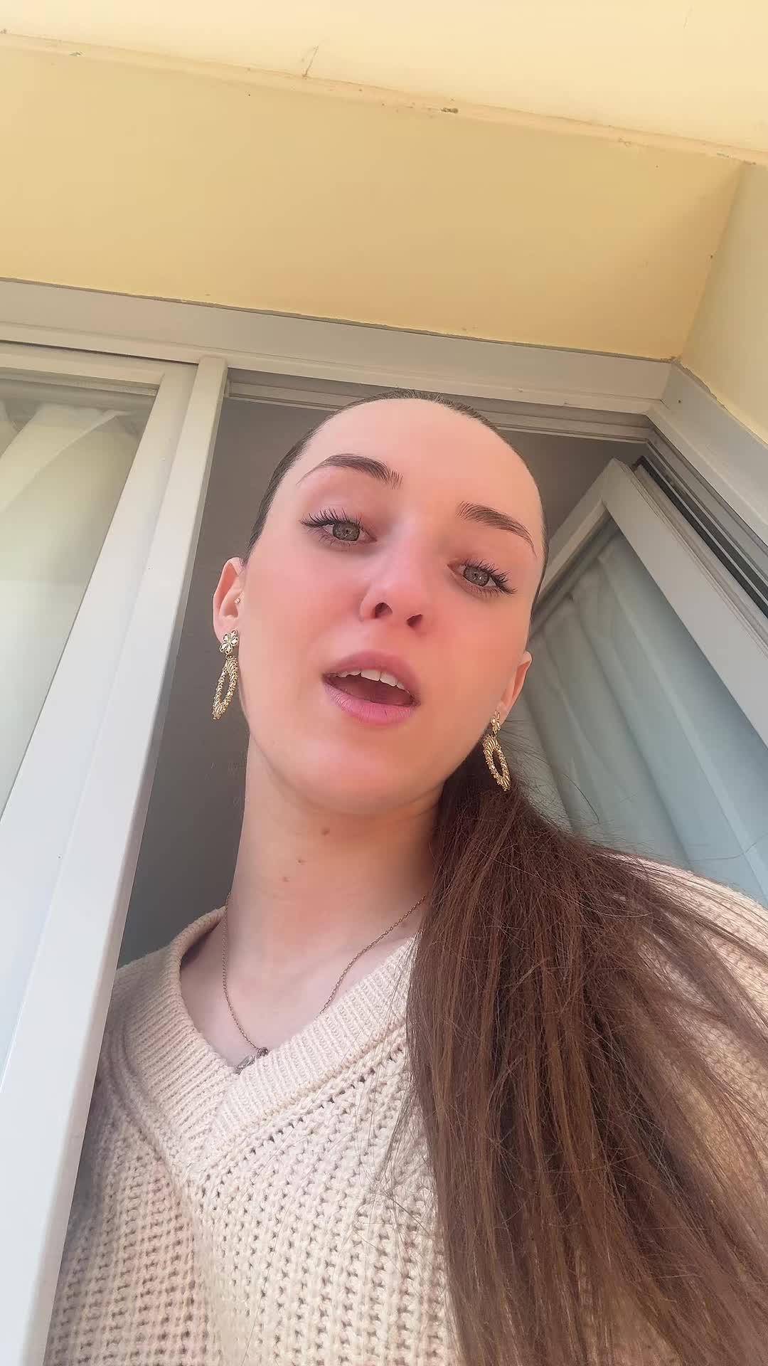 @~👩🏻~