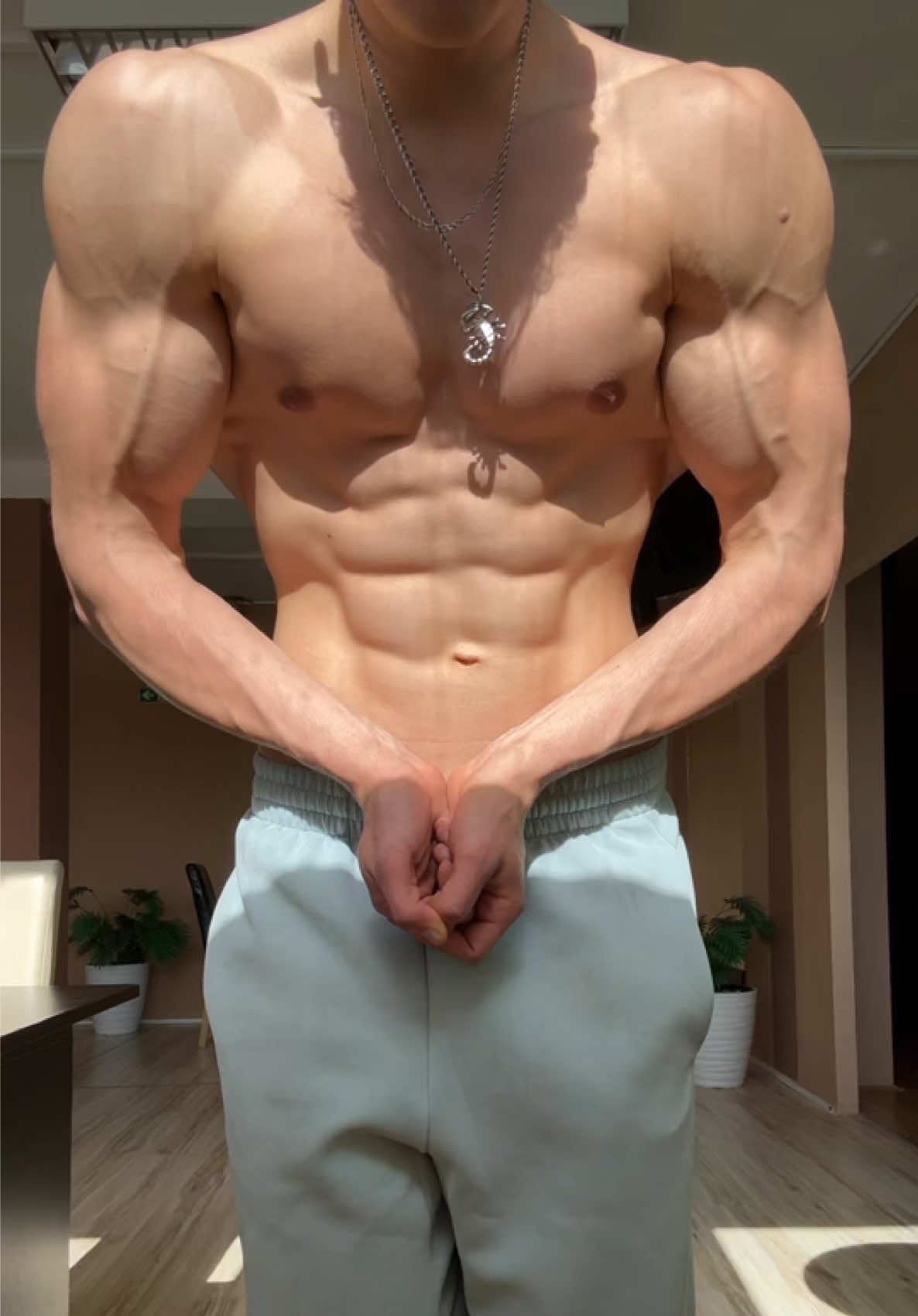 @Levilovesgym