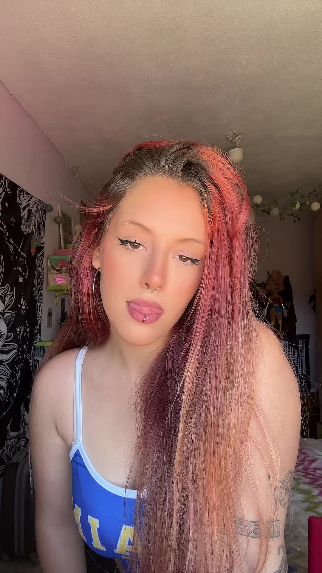 @𝔰𝔞𝔯𝔞🦋