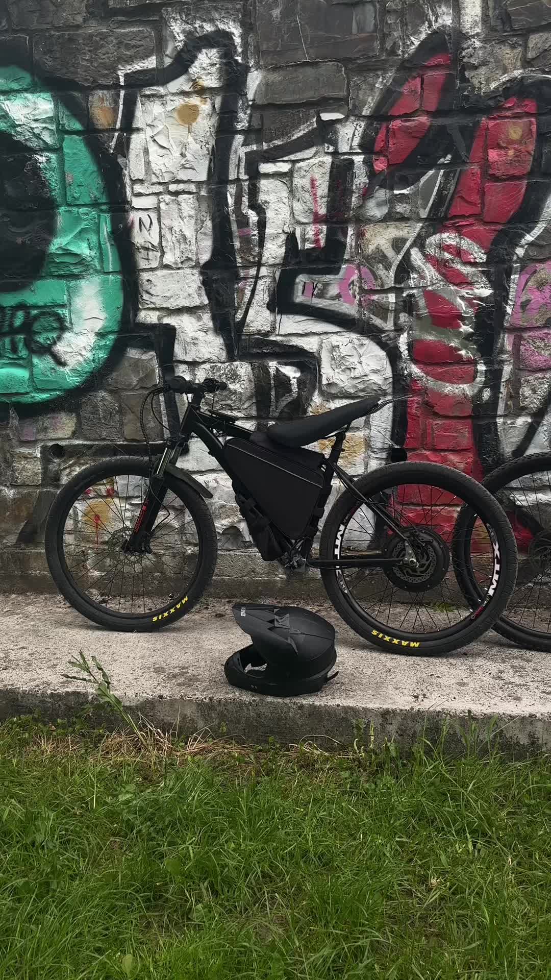 @&copy;️