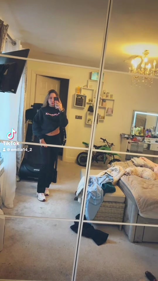@𝐸𝓂𝒾𝓁𝒾𝒶 𝒮𝒶𝒾𝒸𝒶𝓃𝑒