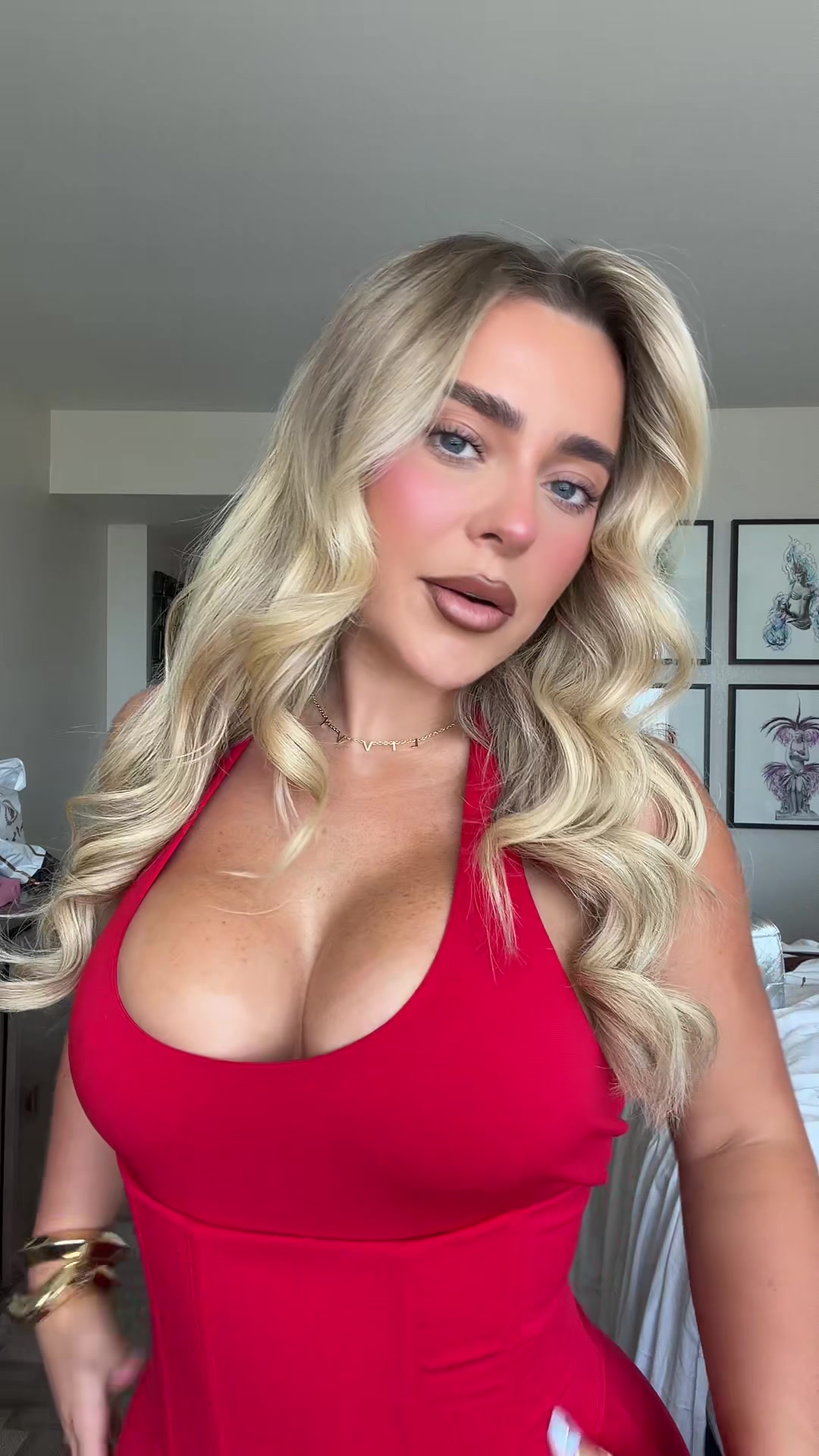 @LivvyRoberts🖤