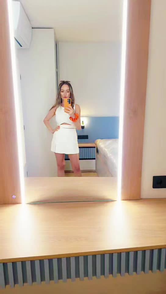 @&Eacute;litsa Andr&eacute;