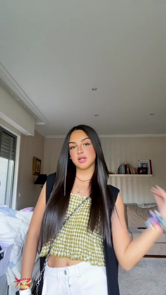 @claudia